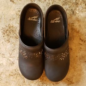 Dansko black leather embellished clogs sz 40